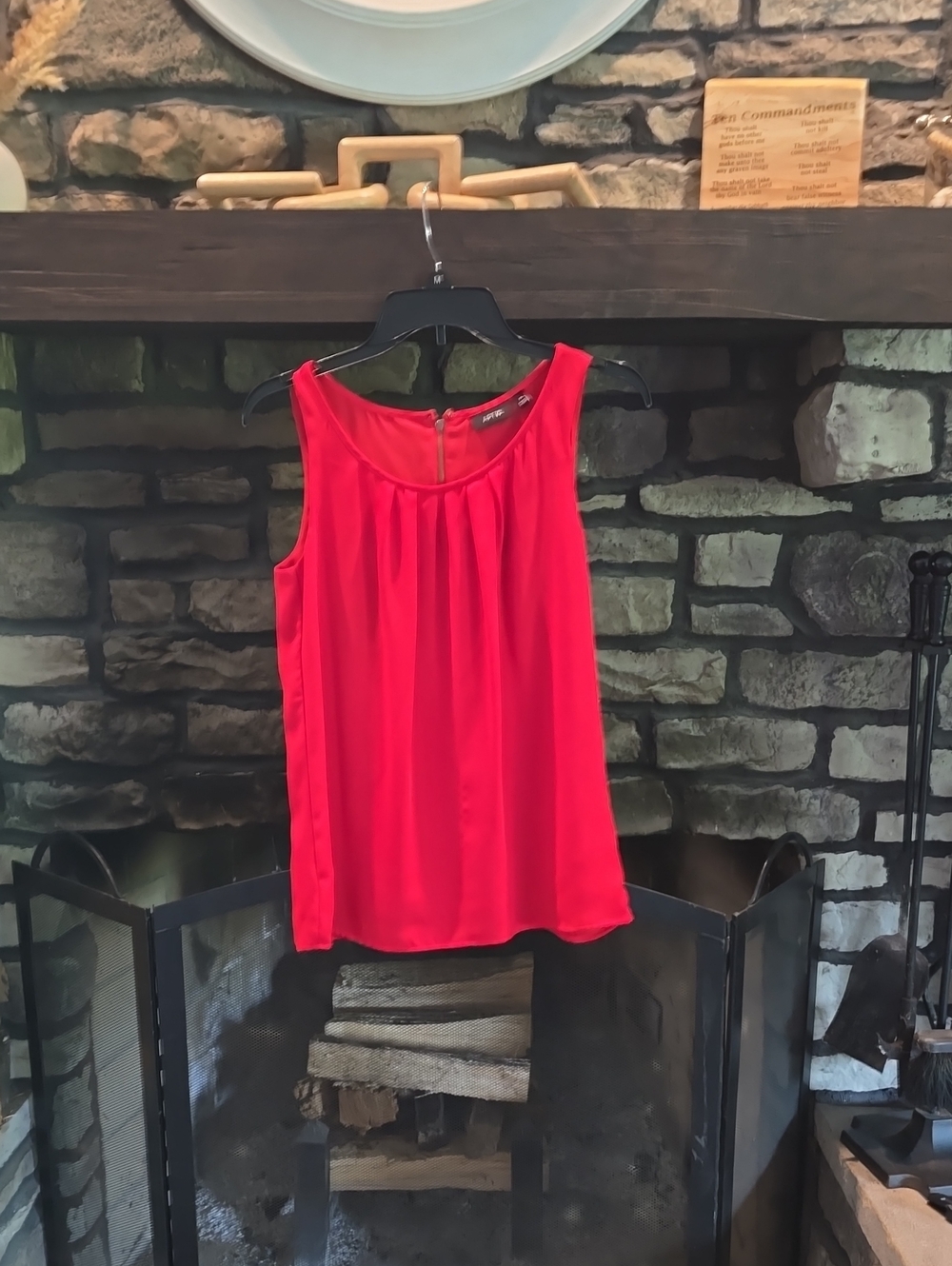 Chiffon Scoop Neck Sleeveless Shell Top - Red